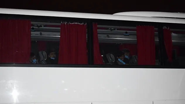 İstanbul'da yakalanan 70 kaçak göçmen Malatya'ya getirildi