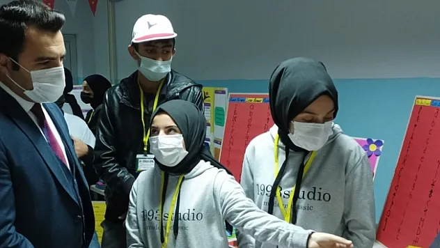 Kale'de öğrenciler eserlerini tanıttı
