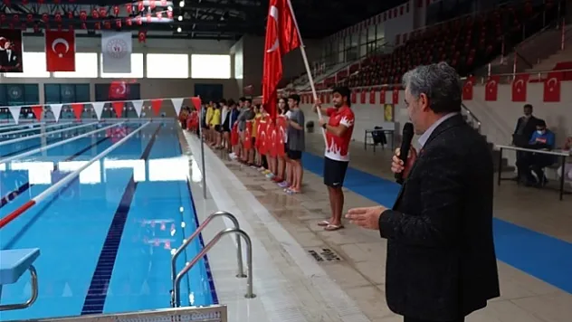 Malatya'da yeni yapılan havuzda ilk yüzme müsabakası