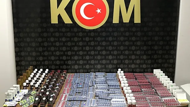 Tır'da kaçak telefon ve sigara ele geçirildi