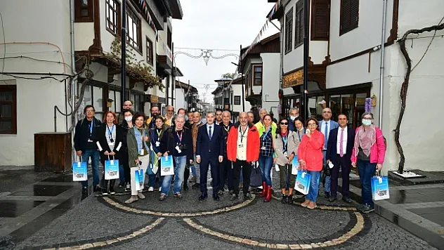Tur rehberleri Yeşilyurt'ta Lezzet Caddesini gezdi