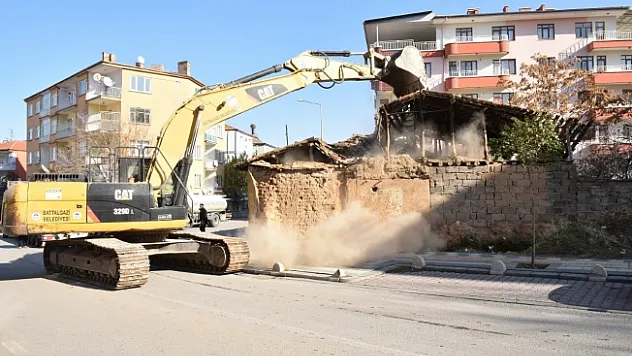 Battalgazi'deki metruk binalar tek tek yıkılıyor  