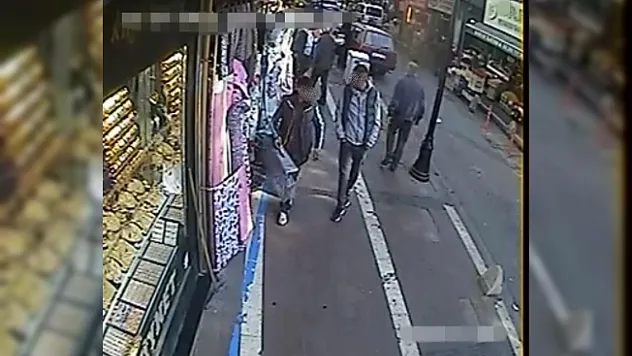 Kanepe örtüsü çalan şahıs kameralara yakalandı