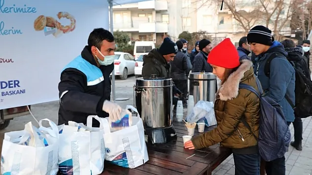 Öğrencilere sınav öncesi kahvaltı ikramı