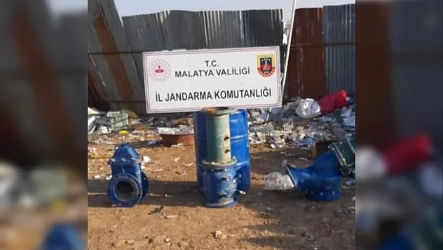 Resmi kurumlara dadanan hırsızlar kameralardan kaçamadı