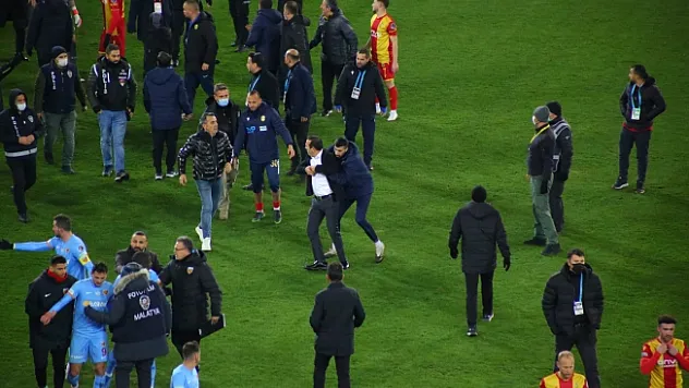 Yeni Malatyaspor stadyumunda rezillik! Gevrek, başarısızlığını hazmedemedi!