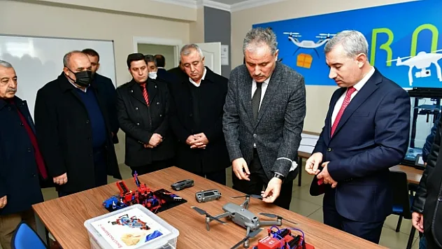 Ahmet Çakır, Yeşilyurt Mesleki Eğitim Ve Yaşam Merkezi'ni inceledi