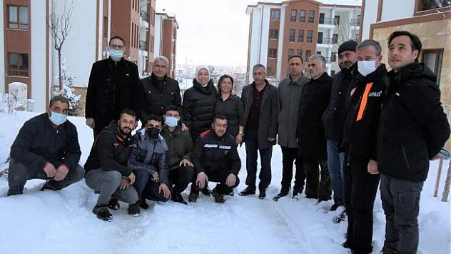 Başkan Güder Ve Milletvekili Çalık, depremzede aileleri ziyaret etti