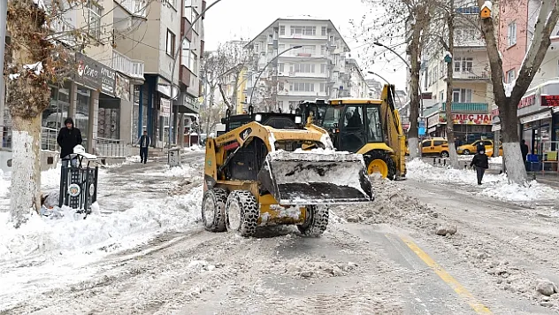 Büyükşehir Belediyesinin kar mesaisi devam ediyor