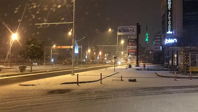 Malatya yağan karla beyaza büründü