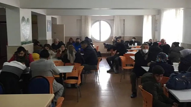 Malatya'da yolda kalan vatandaşlar yurtta ağırlanıyor 