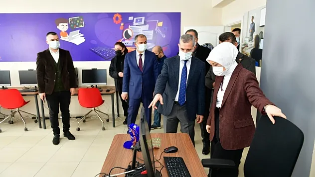 Milletvekili Çalık, Yeşilyurt Mesleki Eğitim Ve Yaşam Merkezi'ni inceledi