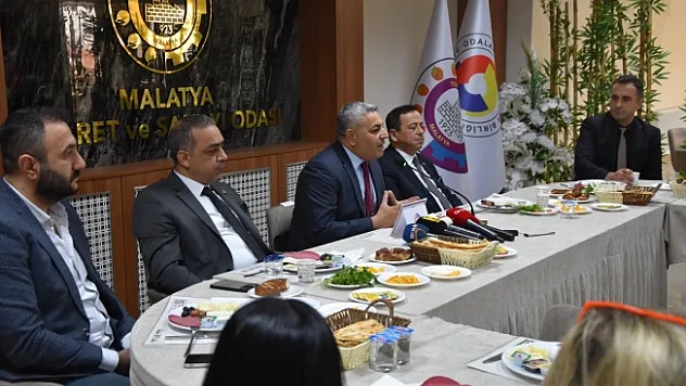 Sadıkoğlu, basın mensupları ile bir araya geldi