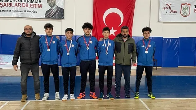 Teknik lise öğrencileri adını Türkiye yarı finaline yazdırdı