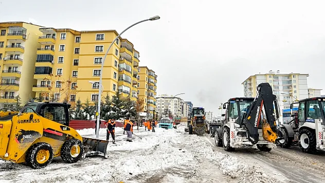 Vatandaştan kar kaldırma çalışmalarına övgü