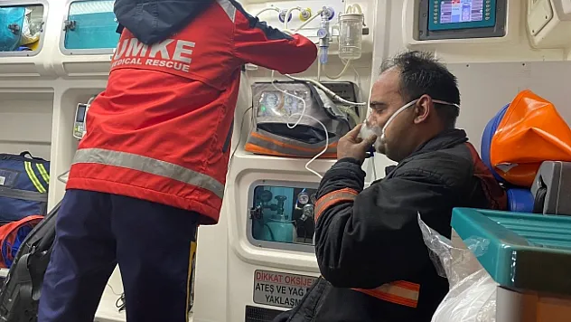 Yangına müdahale eden itfaiye eri dumandan etkilendi  