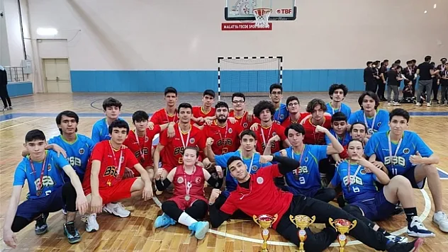 Basketbol'da kupalar sahibini buldu