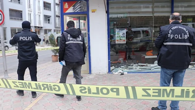 Esnafların baltalı bıçaklı kavgasında 3 yaralı