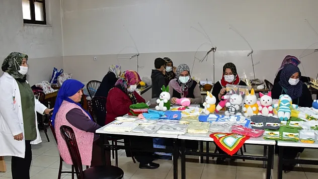 Ev hanımları, Semt Konaklarındaki kurslarla el sanatlarını öğreniyor
