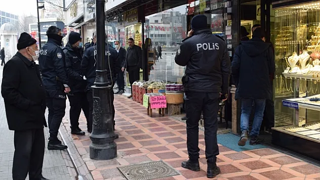 Kuyumcuda ışık hızında kapkaç!