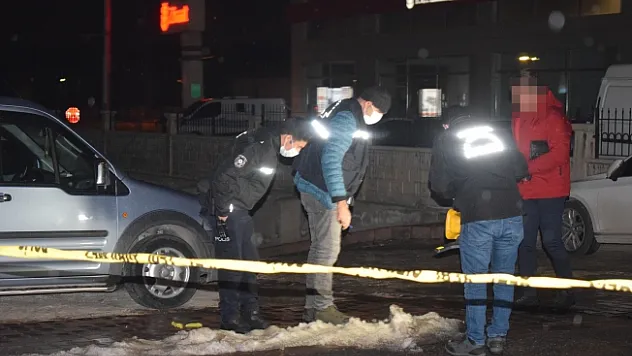 Evinin önünde silahlı saldırıya uğrayan işadamı yaralandı
