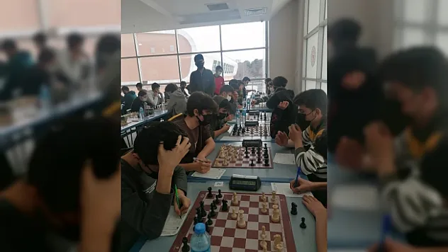 Satranç Şampiyonası çekişmeli geçti