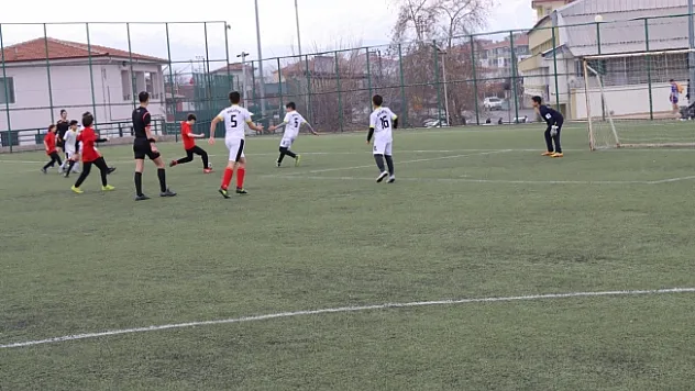 Topa, kupa için vurmaya başladılar  