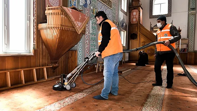 Büyükşehir, ibadethanelerdeki temizlik çalışmalarını sürdürüyor