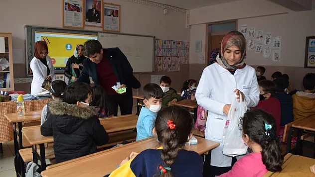 Çocuklara &quotDiş Sağlığı&quot anlatıldı