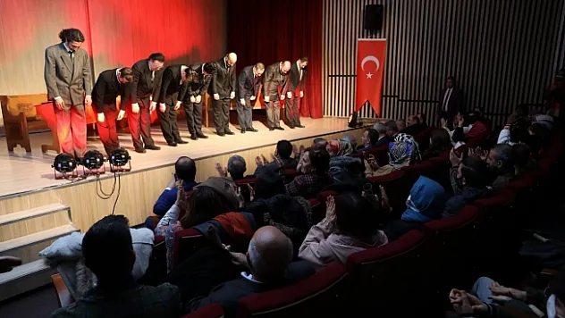 &quotİstiklal yolu Mehmet Akif&quot tiyatro oyunu izleyici ile buluştu
