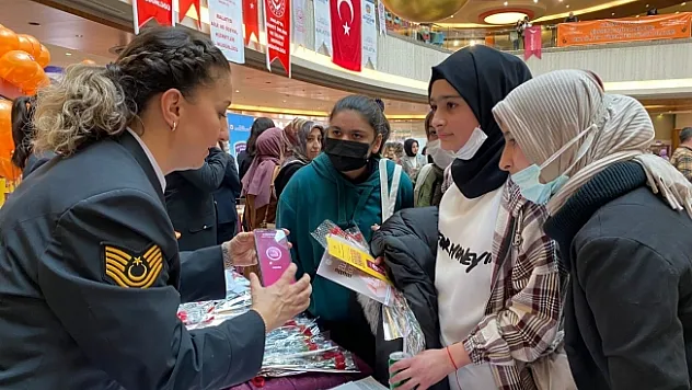 Kadın jandarmadan 8 Mart etkinliği