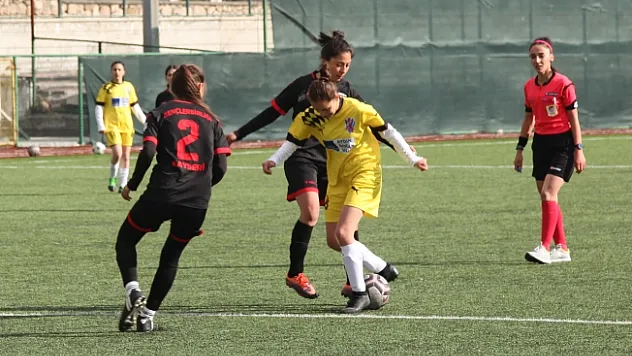 Kadınlar 3 puanla başladı