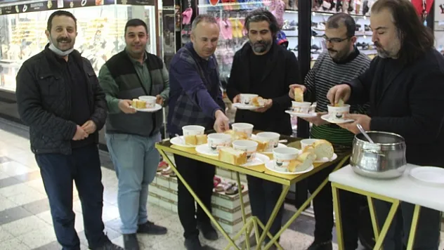Malatya'da üzüm hoşafı dağıtıldı