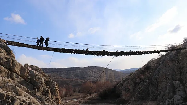 Malatya'daki bu köprü yürekleri ağza getiriyor!