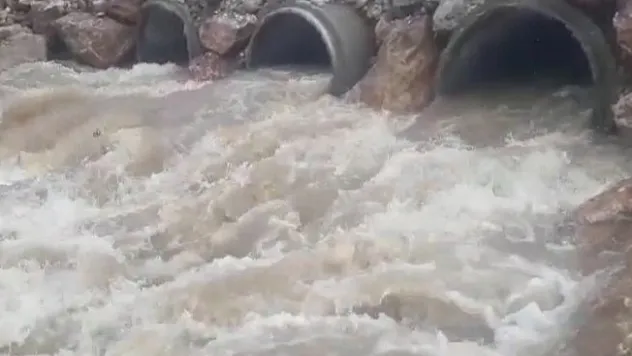 Malatya'da eriyen kar sele neden oldu  