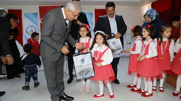 Öğrencilerin coşkulu gösterisi Başkan Güder'i duygulandırdı  