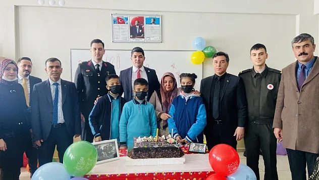 Üçüz kardeşlere sürpriz doğum günü