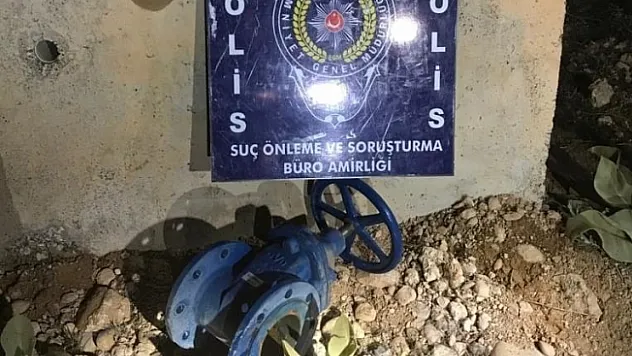 200 bin TL değerindeki kırıcıyı çaldılar  