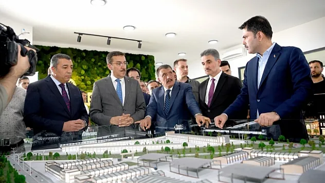 Bakan Kurum, Dünya Kayısı Ticaret Merkezinde incelemelerde bulundu