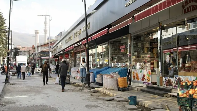 Başkan Güder, prestij sokaktaki çalışmaları inceledi