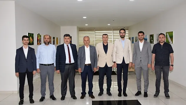 Başkan Özcan'dan kayısı üreticilerine destek çağrısı 