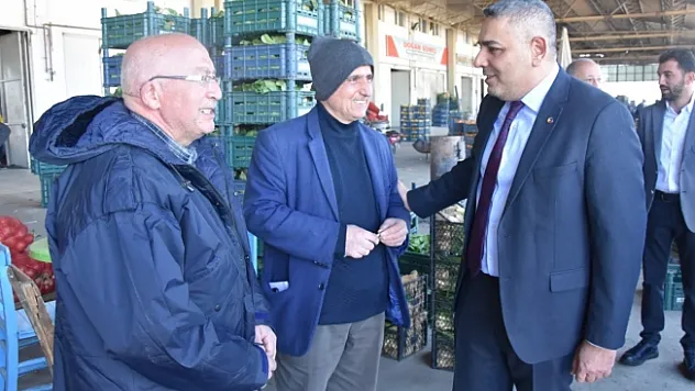 Başkan Sadıkoğlu hal esnafına destek çıktı