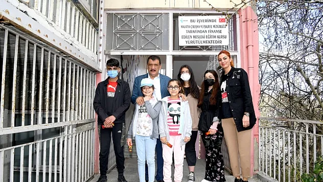 Başkan Gürkan, Konak'ta semt konağı çalışmalarını inceledi