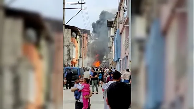 Bursa'da evlerin arasına uçak düştü !