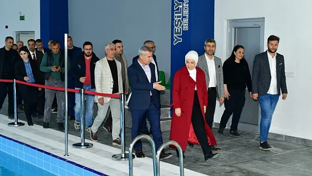 Çınar ve Milletvekili Çalık, Yakınca Yarı Olimpik Yüzme Havuzunu inceledi