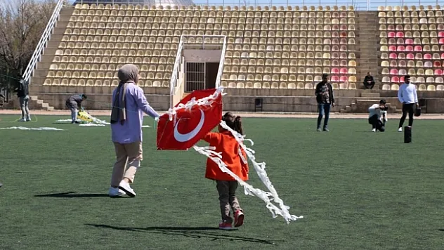 İnönü Üniversitesinde uçurtma şenliği  