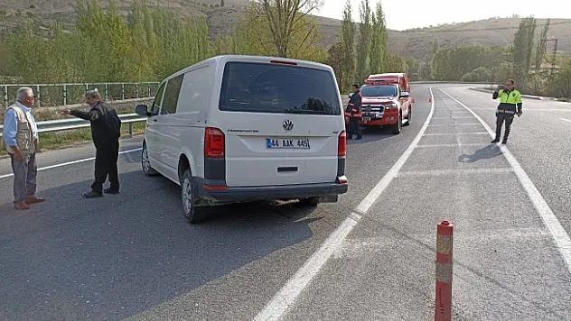 Kontrolden çıkan minibüs kaza yaptı: 2 yaralı  
