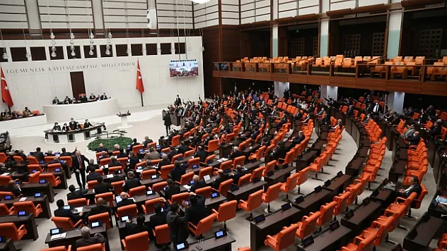 Seçim kanunu Meclis'ten geçti! Seçim barajı düştü