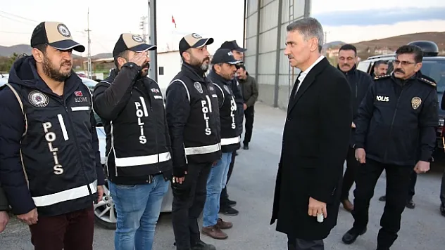 Vali Baruş polislerle iftar yaptı