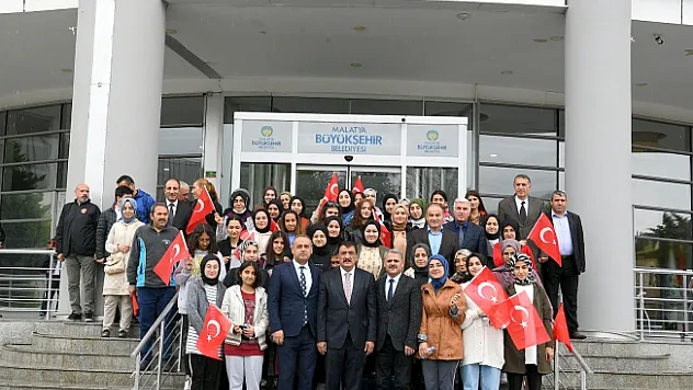 41 öğrenci Milli Mücadele Kampı için Çanakkale'ye uğurlandı